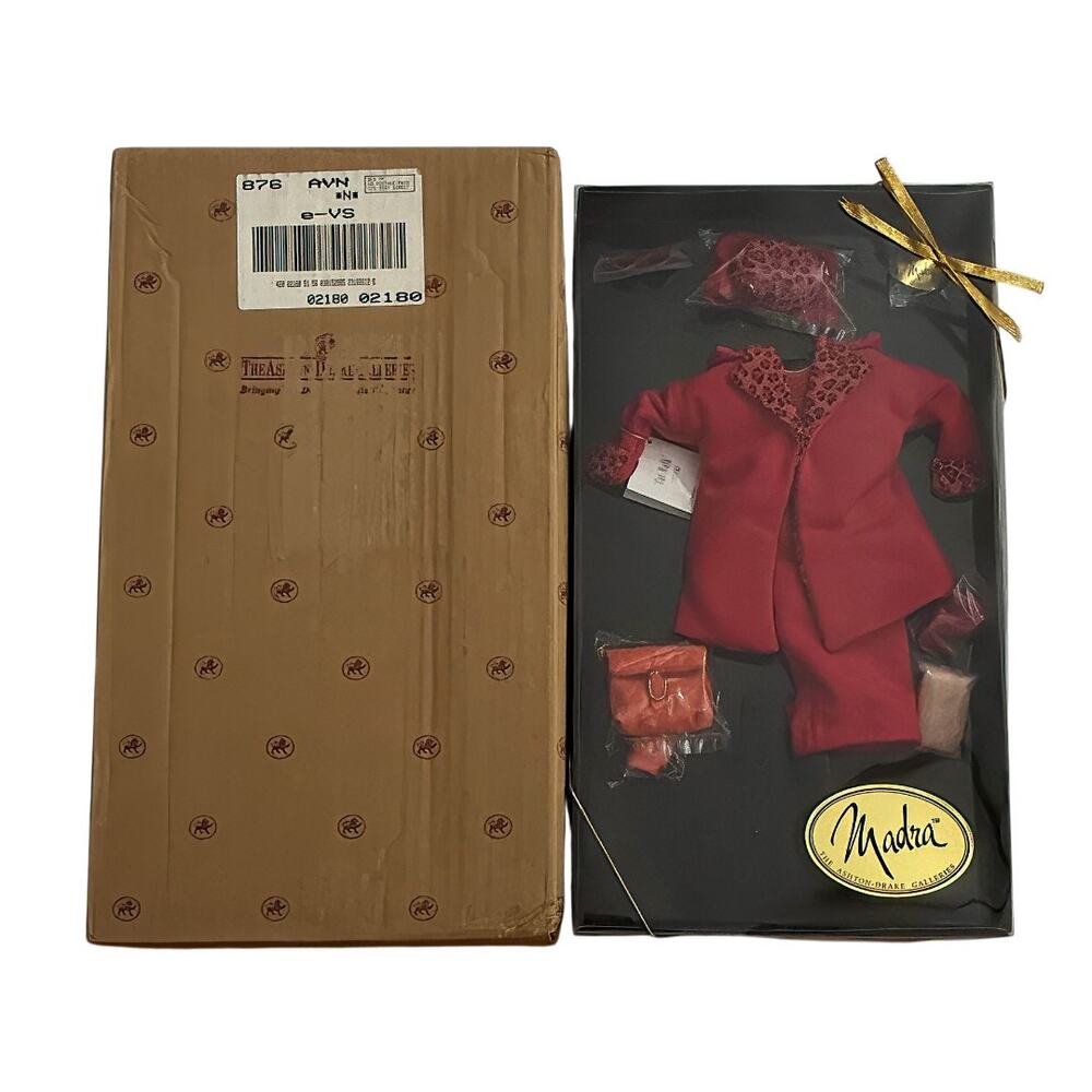 2000 Ashton Drake Madra Lord “Cat Walk“ Gene Doll Ensemble Outfit NRFB